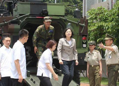 美媒:蔡英文证实有美军存在于台湾，相信美国“保护”台湾，这是在公开玩火吧！