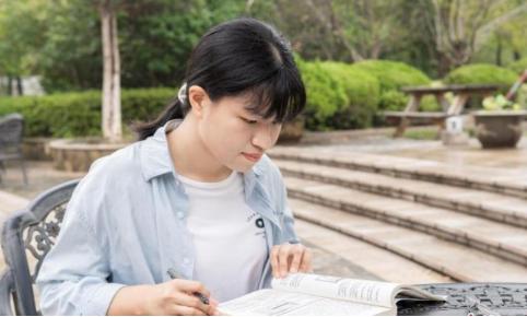 杭州一女学霸9门满分保研清华；曾经49次满绩刷新认知！网友：门门都是致命学科！