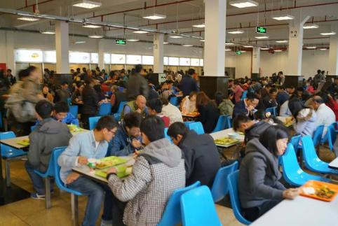 大学校园内卷严重？食堂英语天花板惊呆众人！这哪里还敢去吃饭啊！