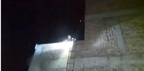 消防员坠楼死死护住女童自己牺牲！年仅27岁的他为了救助两岁女孩不幸坠楼牺牲……