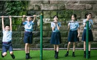 中小学校服变相强卖？教育部门应当加大力度打击中小学关于强买强卖等问题！