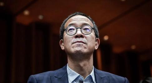 俞敏洪值得同情吗?有人说他值得同情！也有人说不值得同情？你对此怎么看！