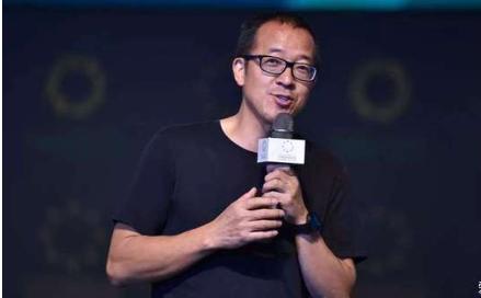 俞敏洪值得同情吗?有人说他值得同情！也有人说不值得同情？你对此怎么看！