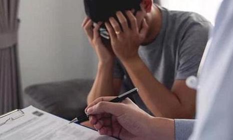 抑郁症筛查纳入学生健康体检！抑郁症早期会有哪些征兆_早知道我们提早治疗！