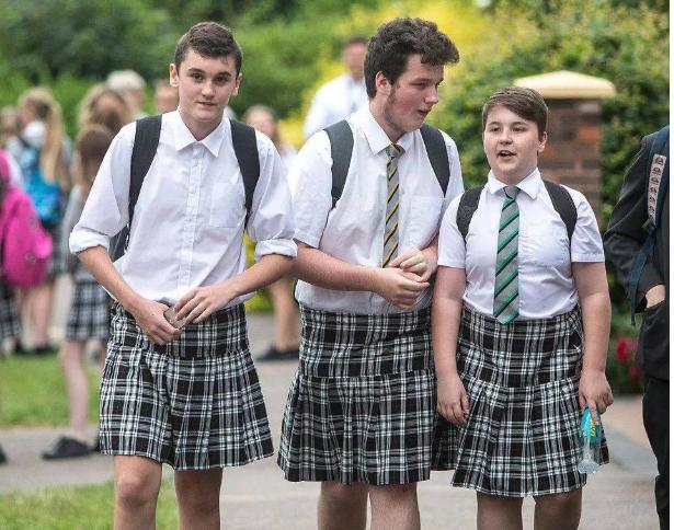 为了“促进平等” 英国一小学要求男生穿裙子上学！对此网友评价意见不统一……