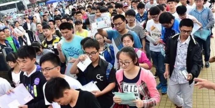 教育部回应降低中专生进大学门槛 将逐步建立“职教高考”制度 教育部回应降低中专生进大学门槛 将逐步建立“职教高考”制度