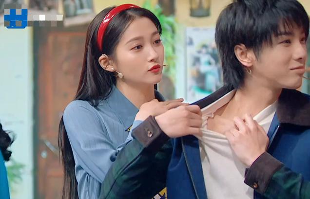 华晨宇和关晓彤亲吻照(华晨宇有多宠关晓彤)