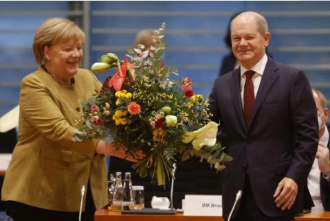 朔尔茨正式当选德国总理；与默克尔正式交接_新政府正式就职！默克尔时代也将正式落幕！