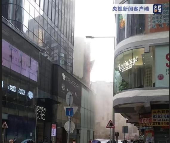 香港铜锣湾世贸中心突发大火；被困人员全部获救  14人送院治疗！逾100人被困5楼平台！