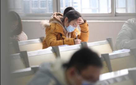 浙江为400余因隔离滞留研考生就地借考，参考持续48小时核酸证明，从全国和省内调卷！
