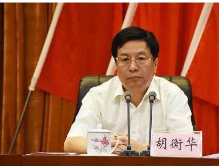 胡衡华任重庆市代市长；一年两度跨省！胡衡华南下重庆，担任重庆市代市长！