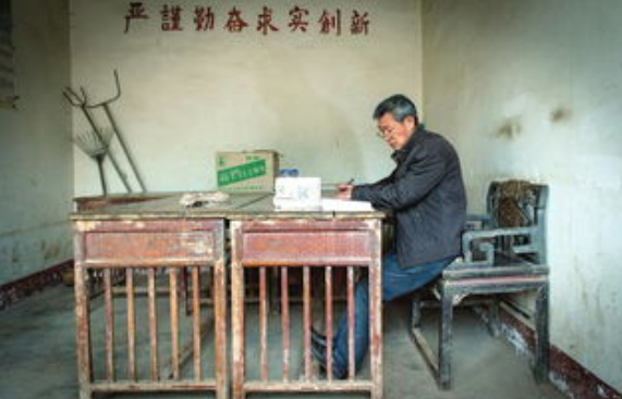 原民办教师的历史地位怎么样？原民办教师的历史贡献是什么？