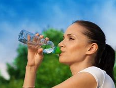 高血压不能多喝水吗？哪些高血压患者需要限制水分的摄入？哪些水适合高血压喝？