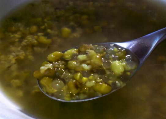 绿豆汤长期喝，结果是什么？有虚寒体质的人是不能经常食用的！