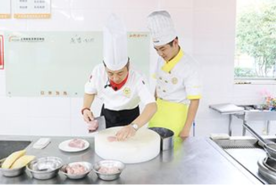 新时代职业教育发展面临着新机遇和挑战，2021让职业教育尽快成长为“类型教育”！