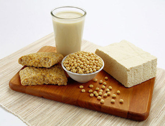 豆浆和牛奶谁的营养价值更高？应该如何选择？