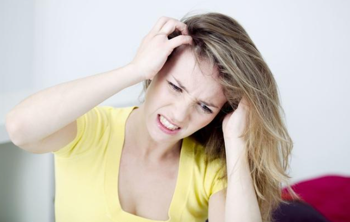 头皮发痒长有小疙瘩是什么原因？头上的疙瘩跟身体的哪些异常有关？