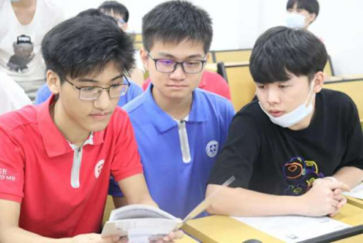 国家为什么要重视职业教育的发展？大专和高职的差别有什么不同？