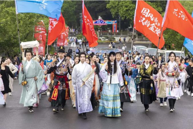 “国风秀典·汉韵金陵”2021年玄武湖汉服节在玄武湖公园成功举办。