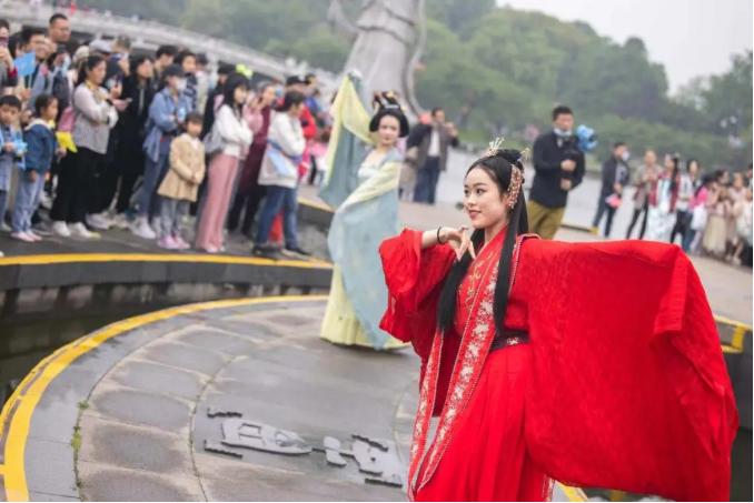 “国风秀典·汉韵金陵”2021年玄武湖汉服节在玄武湖公园成功举办。