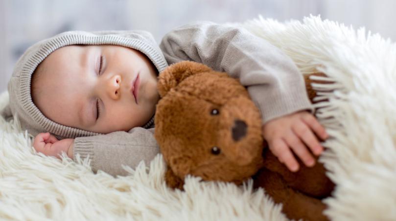 宝宝抱着才愿意睡怎么办?2021最有效解决办法就在这里!