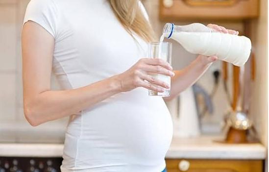 女性在孕期与哺乳期多喝牛奶有好处 女性在孕期与哺乳期和牛奶要注意什么
