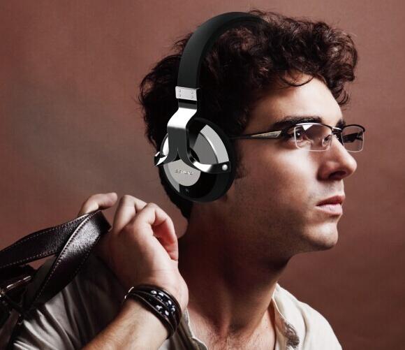 长时间戴耳机会导致失聪吗?2021我们如何保护听力?