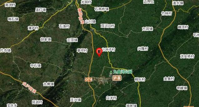 四川泸州市泸县发生6.0级地震，泸县当地中学学生操场紧急避险