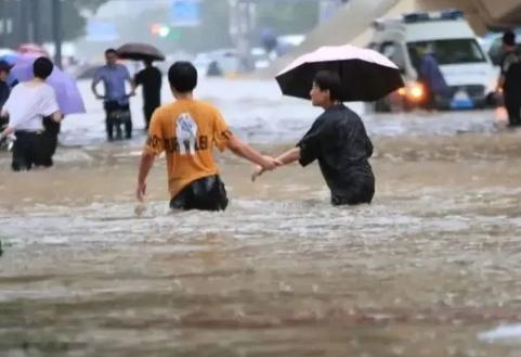 中秋国庆将出现大范围强降雨，秋季强降雨天气十大健康防病提示请收好！