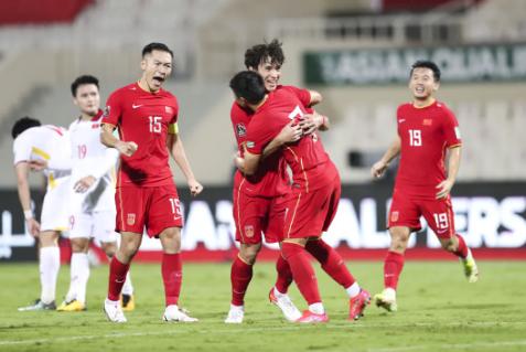 国足3-2绝杀越南收获12强赛首胜，武磊谈95分钟读秒绝杀越南