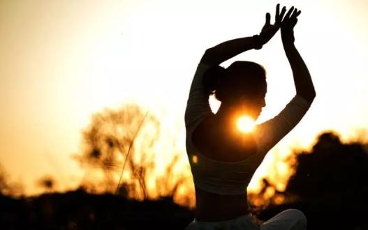 为什么秋冬季节的抑郁高发期？上班族该如何合理调节心态？