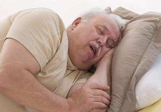 全国约5000万人睡眠中曾呼吸暂停 睡觉时呼吸暂停会引发猝死吗？
