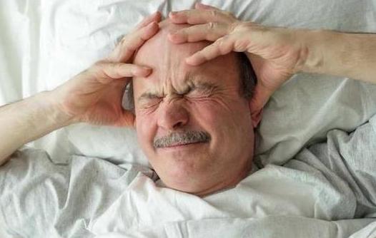 老年人晚上失眠如何缓解？老年人多注意这几点有效预防晚上失眠！