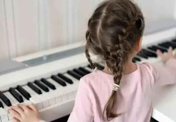 0-6岁音乐启蒙怎么做？如何通过玩耍的方式跟孩子互动？