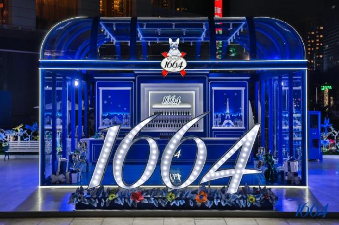 迪丽热巴点亮1664冬日花园，节日季玩味礼享艺境