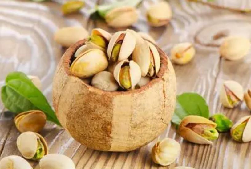 每天1包坚果连吃3个月查出高血脂，秋冬季该如何健康吃坚果?