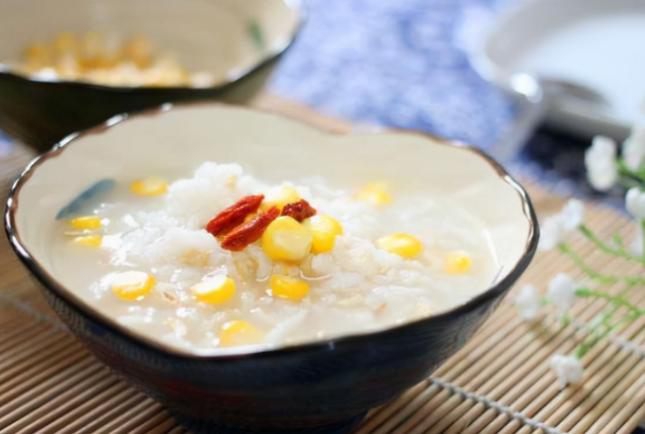 为何不建议早餐吃大米粥呢？专家提醒：以下3物早餐时也要少吃！