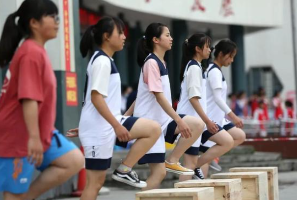 近十万人选择考足球广州市2022年中考体育开考 广州市2022年中考体育开考