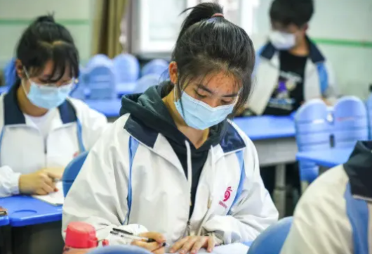 上海2022年高考成绩水平高于去年 分数线持平上海高考成绩水平高于去年