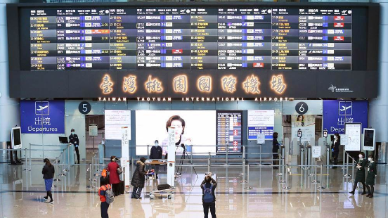 台媒：桃园机场明日取消40个航班 解放军环台军演桃园机场明日取消40个航班