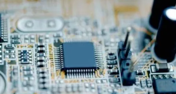 美国或扩大对中国出口芯片限制 美将出台新法案持续限制中国芯片
