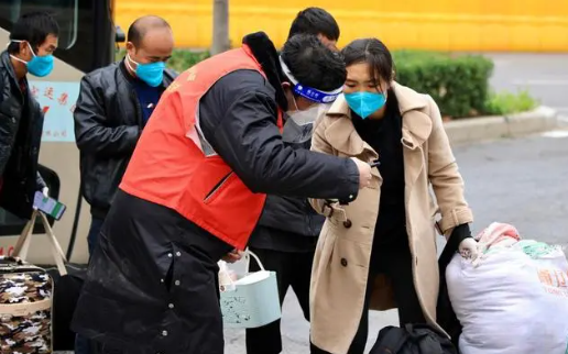 首批新员工抵达郑州富士康 新员工在职满30天额外享有稳岗津贴