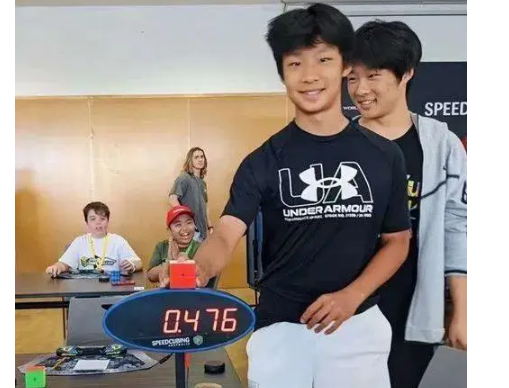 13岁男孩打破魔方世界纪录 比波兰选手原纪录快了0.02秒