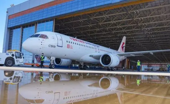 全球首架C919今日交付中国东方航空 C919大型客机获颁生产许可证