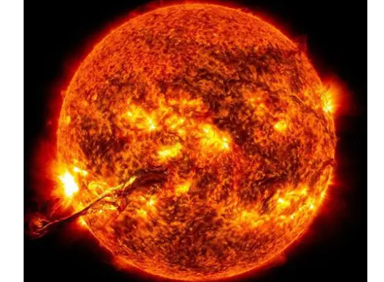 【4天发出两次X级耀斑对地球有何影响】本次太阳活动周峰值将出现在2025年前后
