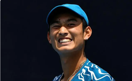 17岁商竣程大爆冷闯入澳网次轮 大比分3-1战胜对手成功晋级