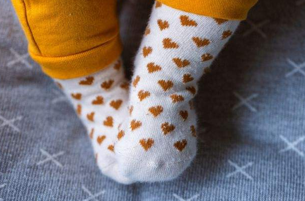穿袜子睡觉能改善手脚冰凉吗？穿袜子睡觉能助眠是啥原因？
