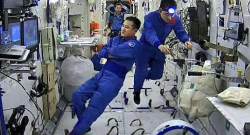 神十三航天员体验太空针灸；中医药持续为航天员健康护航！