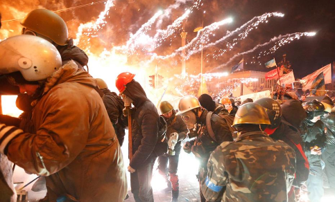 乌克兰首都爆发大规模抗议；12万俄军大军压境，乌克兰首都乱成一片！