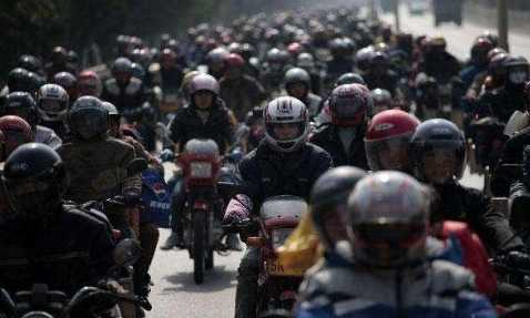 经济日报:喜见春运摩托大军减少；高铁改变了他们的回家之路！